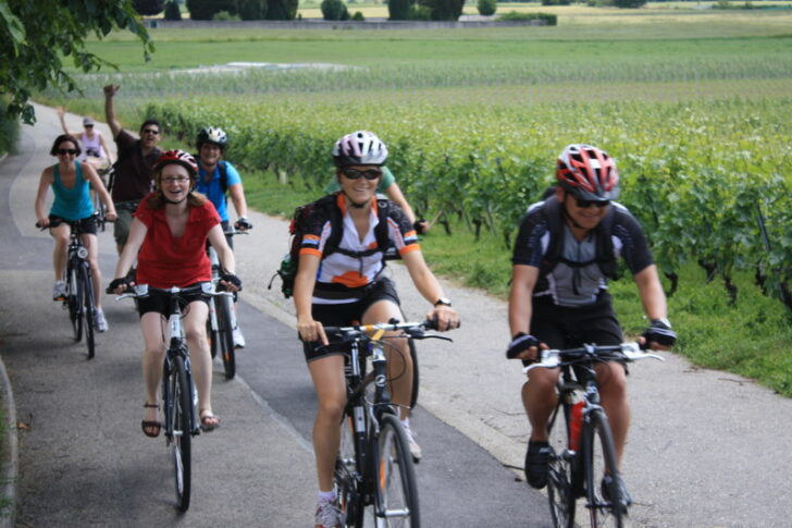 cycling for all: day tour for groups of friends